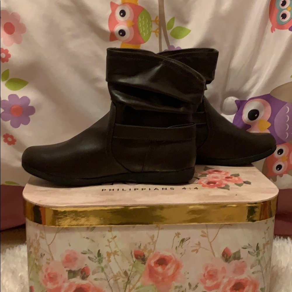 Boots - Picture 3 of 3